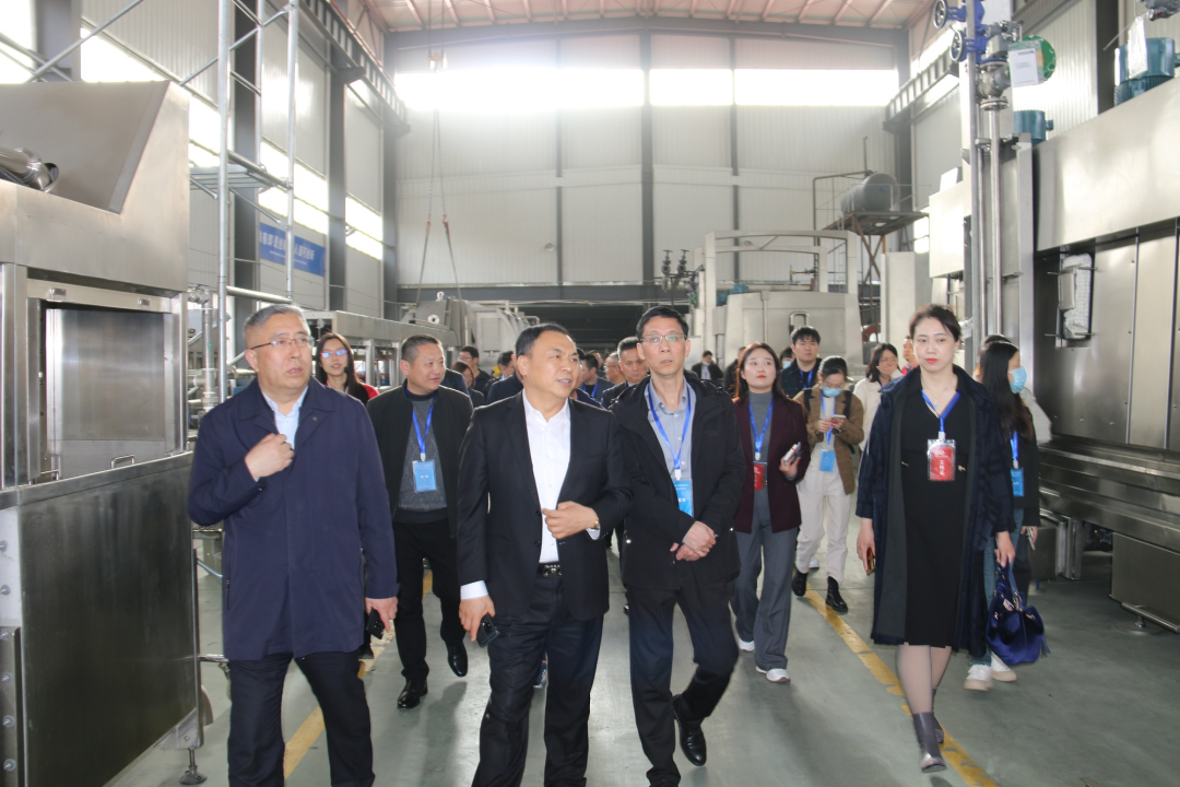 舟山市經(jīng)信局副局長毛潤洲攜舟山市優(yōu)秀企業(yè)家代表一行40余人蒞臨銳智股份調(diào)研考察！