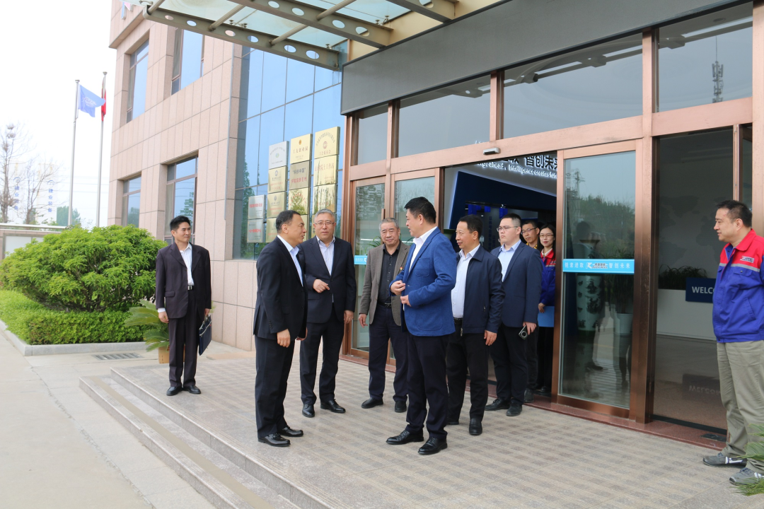 青島市政協(xié)副主席、市工商聯(lián)主席崔作一行蒞臨銳智股份調(diào)研考察